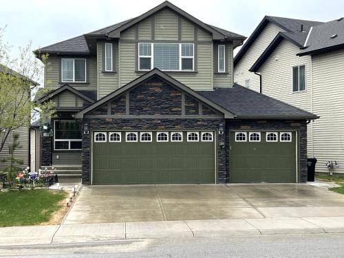 Panorama Hills House | Luxury 4 Bedroom Cozy Home close to YYC, Shops, DT, Stampede, Mountains and many amenities in Panorama Hills NW Calgary