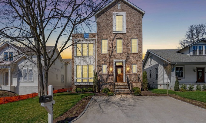 Sylvan Park House | Luxury 4-bedroom house near the Sylvan Park Roundabout - perfect location