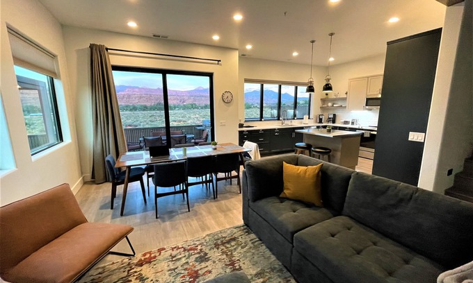 Moab South Valley House | Luxury 4 bedroom twin home, beautiful views. Private hot tub. Covered patio.