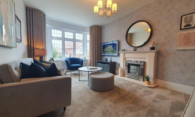 Luton House | Luxury 4 - Stylish Haven Modern 4-Bedroom Retreat in South Luton with Convenient Parking and Easy Access to Town Center
