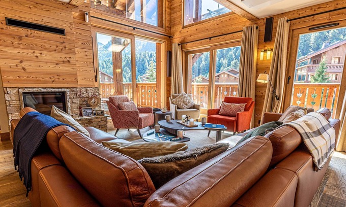 Les Allues House | Luxury 5-Bed Chalet Near Slopes, Sleeps 12, Fireplace, and Covered Parking