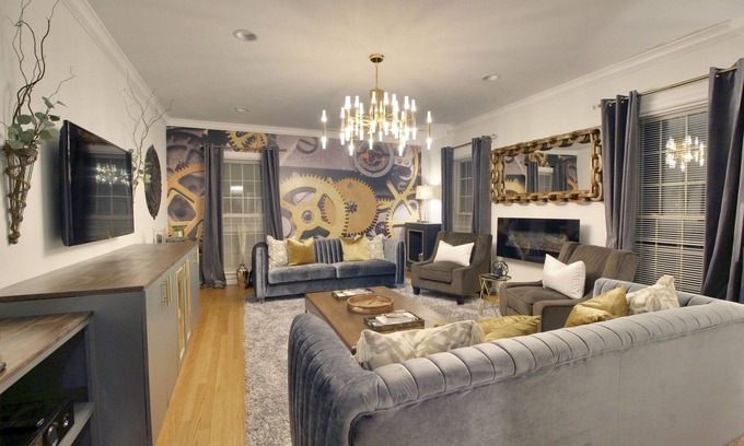 Detroit House | Luxury 5 Bedroom Golf Club Home w/Fabulous 3rd Floor Man Cave