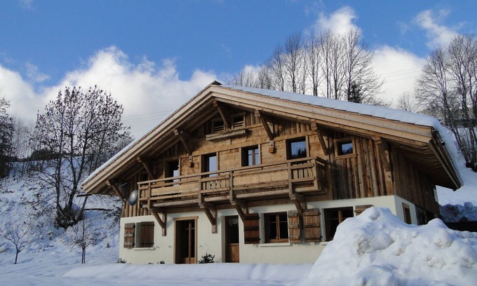Les Gets Ski Chalet | Luxury 5-BR Chalet with Sauna, Wi-Fi, Near Ski Lifts, Sleeps 14, Private Parking