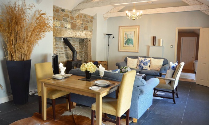 Helston Cottage | Luxury 5-star single-storey cottage for two near the Cornish coast