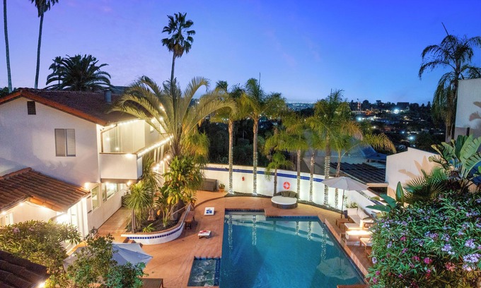 Mount Helix Villa | Luxury 5BR Villa - Pool, Spa, Movie Theater, Game Room, Bar, & Outdoor Dining