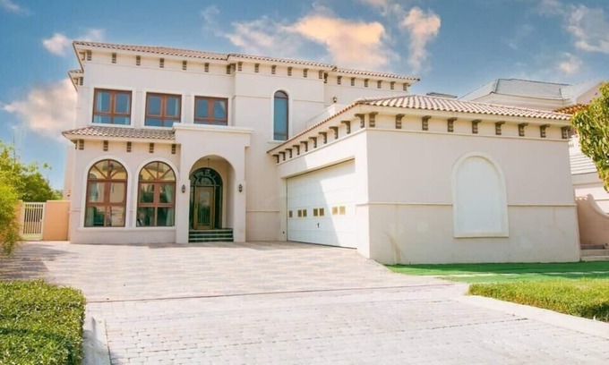 Dubai Villa | Luxury 6-bed w/pool - Golf Course - Maid included!
