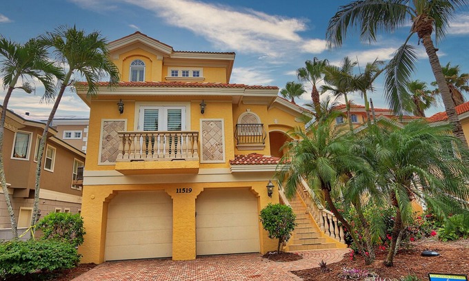 Captiva House | Luxury 6 Bedroom Home, Located in the heart of Captiva Island Village on Andy Rosse Lane - Sorrento