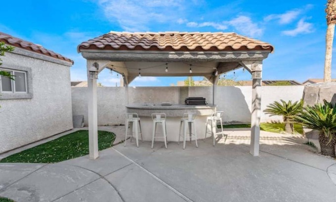 Sovana House | Luxury 6Br Villa w Pool and Outdoor Bar