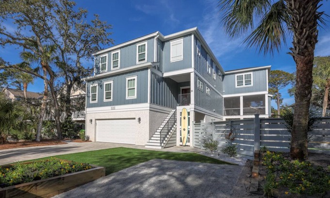 North Forest Beach House | Luxury 7 BR, 3rd Row, Pool & Spa, Ideal location.