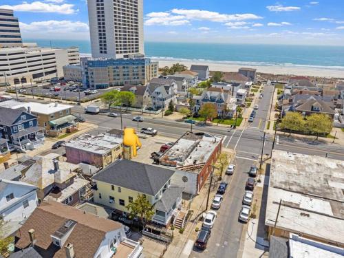 Atlantic City House | Luxury 8 BR 4 Ba - Just 1 block from the Beach!