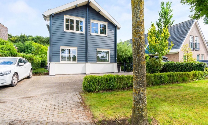 Municipality of Zeewolde House | Luxury 8-person villa with jacuzzi, fireplace, barbecue and direct access to the water. Stylish Scandinavian design and plenty of privacy!