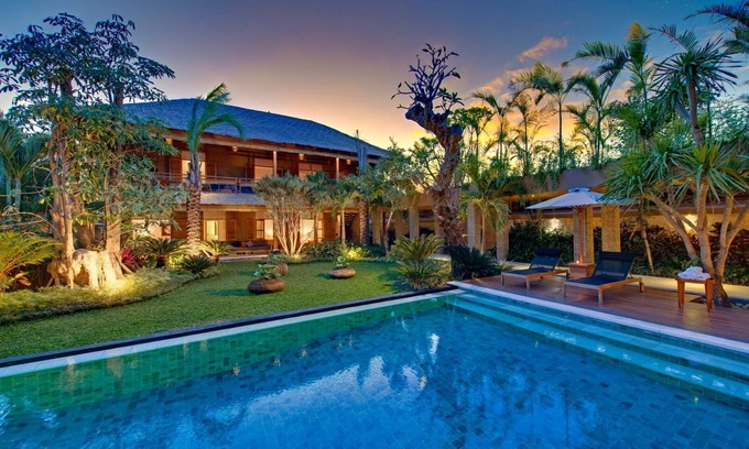 Laksmana Villa | Luxury 9BR Villa By The Beach, Seminyak! - W/Large Swimming Pool & Pool Table!