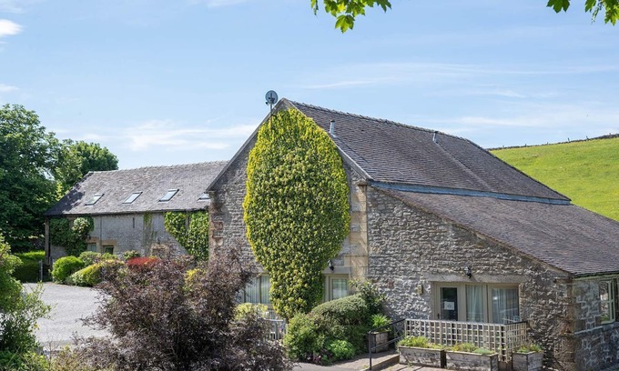 Crowdecote Cottage | Luxury accessible cottage with two double bedrooms