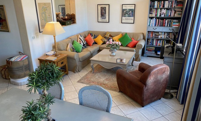 Riou - Petit Juas - Av de Grasse Apartment | Luxury air conditioned apartment