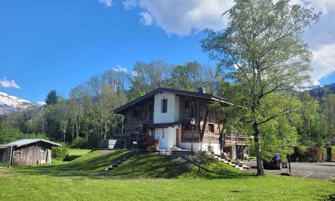 Morillon Ski Chalet | Luxury alpine chalet with Jacuzzi. Next to Morillon's Lac Bleu & beach