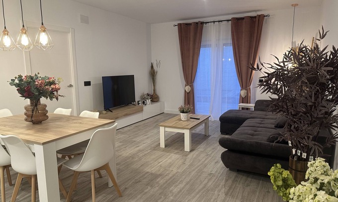 Burguillos de Toledo Apartment | Luxury apartment with private pool and hot tub in the bedroom