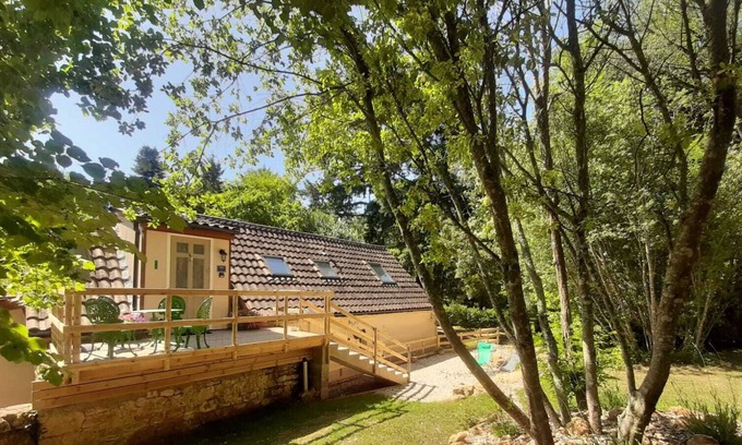 Sainte-Mondane Apartment | Luxury Apartment with air conditioning, and use of pool surrounded by woodland