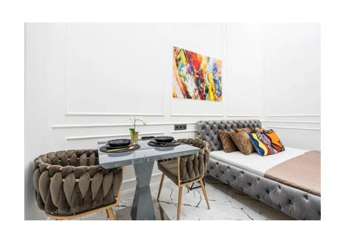 Stalingrad Apartment | Luxury apartment, chic neighborhood