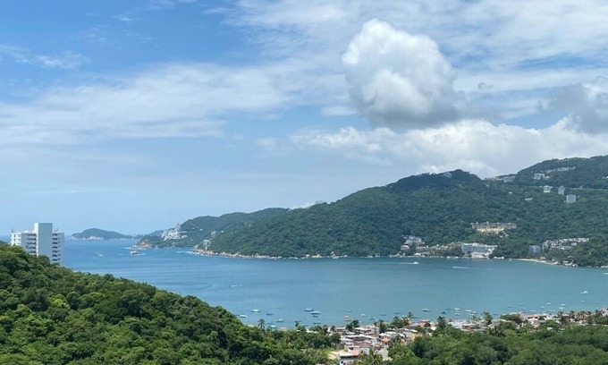 State of Mexico Apartment | Luxury apartment in Acapulco with WiFi, AC,
