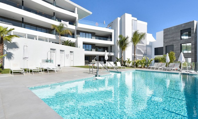 Fuengirola Apartment | Luxury apartment with 2 bedrooms at 5 min walk from beach and commercial centre