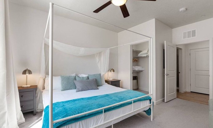 Downtown Salt Lake City Apartment | Luxury Apt.- New King Bed, Free Parking, Gym, Pool