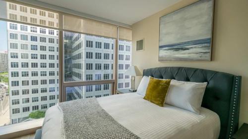 Downtown Apartment | Luxury Apt with Pool and Gym