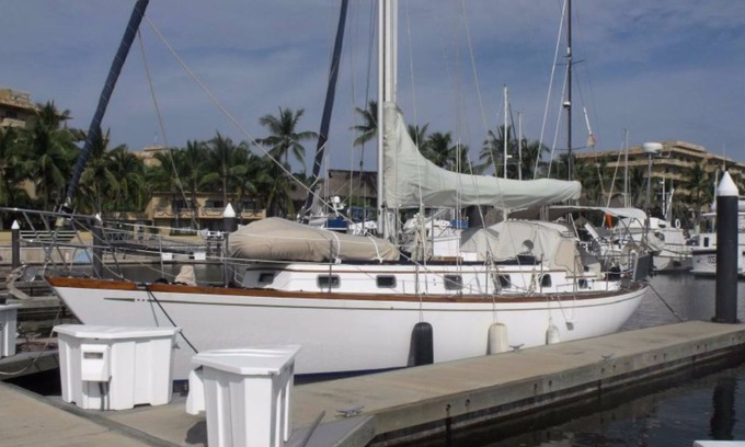 Nuevo Vallarta Boat Rental | LUXURY AT THE DOCK......and we’re Pet Friendly!! One Minute Walk To The Beach.