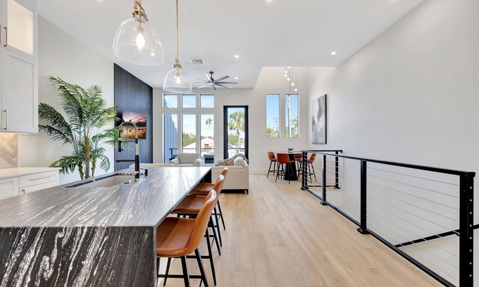 Dunedin House | Luxury Balcony/Yard/Grill- Downtown, New Townhome!