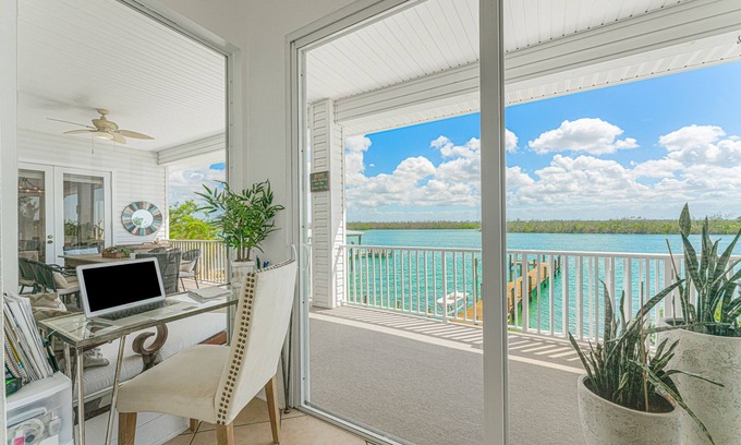 Englewood House | Luxury Bayfront Home 1075