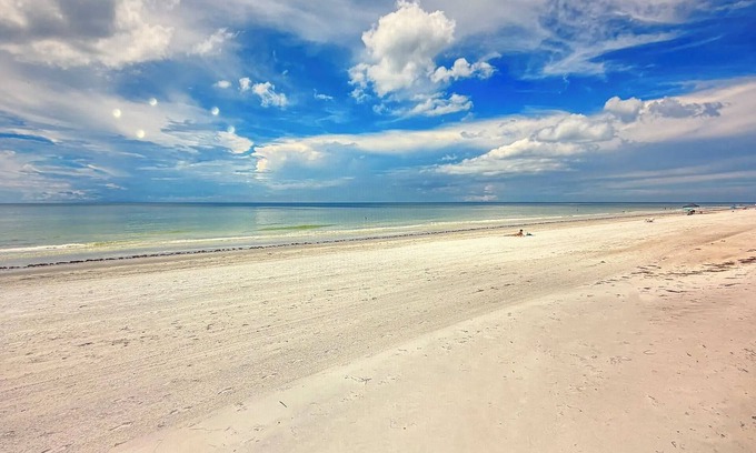 North Redington Beach Condo | Luxury beachfront 2/2 condo at the famous Tides Bech Club!