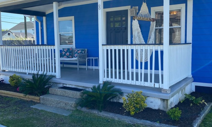 North Carolina Coast House | Luxury Beach Bungalow- Lots of upgrades- Free Wifi- Large yard and deck sleeps 6