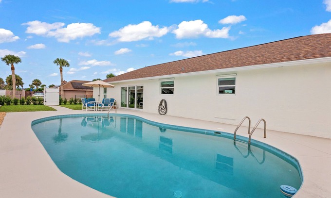 Ormond-by-the-Sea House | Luxury Beach Home w/Pool – 2 Blocks to Ocean - Ormond Beach, near Daytona
