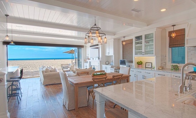 Santa Ana Heights House | Luxury Beach House on the Sand