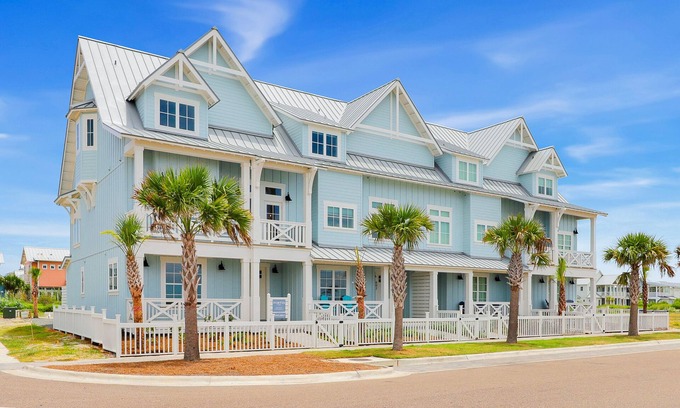 Port Aransas House | Luxury beach house with a movie/game room, access to pool, beach, golf, & more