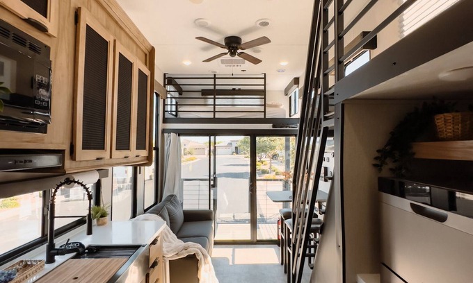 Sandy Beach House | LUXURY Beachfront Camper at The Reef - Kids Loft, Patio-Free Wifi- 24H Security