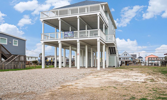 Surfside Beach House | Luxury | Beachfront | Family Fun | Sleeps 22