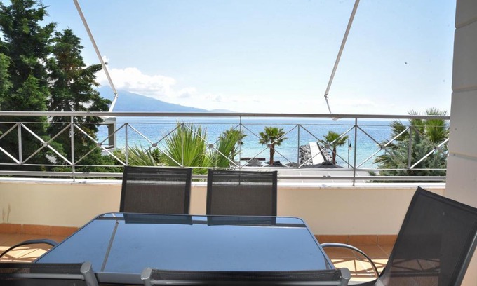Nees Pagases House | Luxury Beachfront Suite