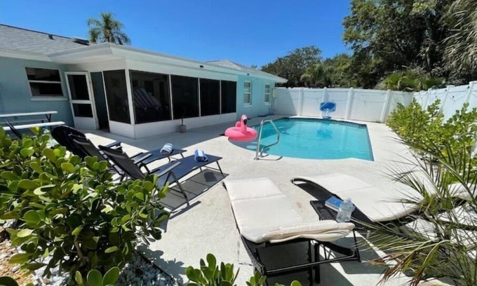 Clearwater House | LUXURY BIG Heated Pool House - Clearwater Beach