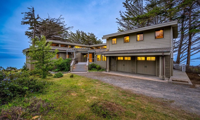 Gualala House | Luxury blufftop home with hot tub, wraparound deck, gourmet kitchen & ocean view
