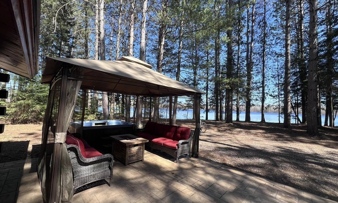 Winter Cabin | Luxury Cabin, 800+ feet frontage, 733 acre Lake, Hot tub, Pontoon, Fireplace .