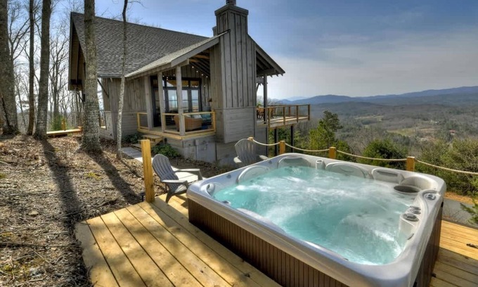 Mineral Bluff Cabin | Luxury Cabin/Hot Tub/Mountain Views/Secluded