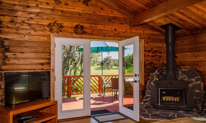 Volcano Cabin | Luxury Cabin on Golf Course 5 Minutes to Nat'l Park.