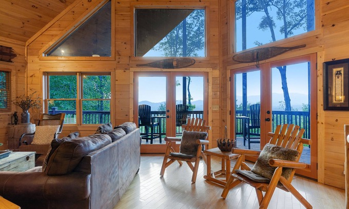 Mineral Bluff Cabin | Luxury cabin with private hot tub, amazing mountain view & 3 fireplaces