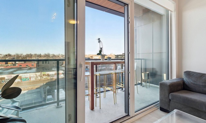 Wallace Emerson Apartment | Luxury Central 2bed| Parking | Gym