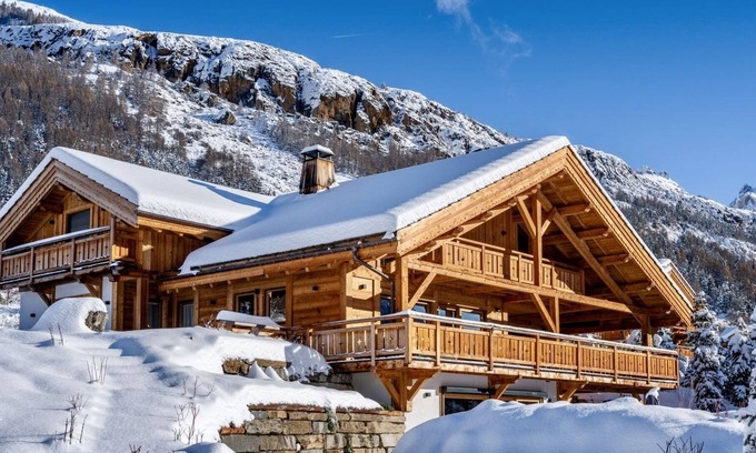Monetier-les-Bains Ski Chalet | Luxury Chalet Pool & SPA Serre Chevalier