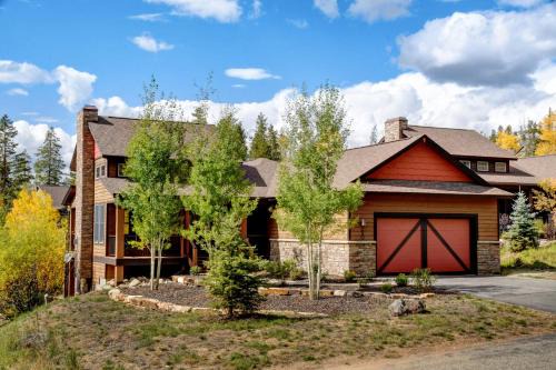 Rendezvous House | Luxury Chalet #250 With Hot Tub, Gas Fire Pit & Great Views - 500 Dollars Of FREE Activities & Equipment Rentals Daily