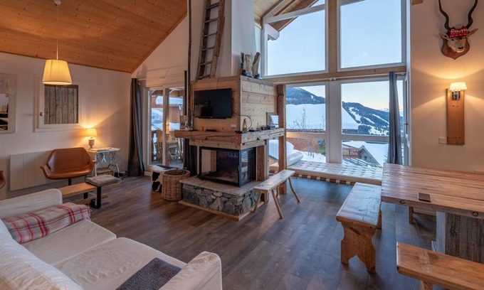 Vallandry House | Luxury chalet (8p). 4 bedrooms (1 loft), 2 bathrooms and a loft. In the centre of Vallandry, with ski-in & out
