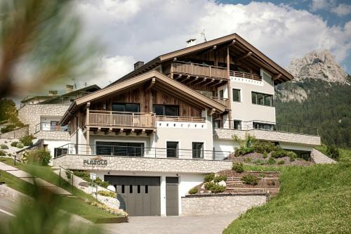 Selva di Val Gardena Apartment | Luxury Chalet Plazola