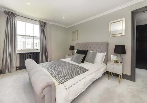 Chelsea House | Luxury Chelsea House with Parking