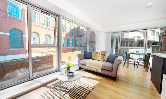 St George's Quarter Apartment | Luxury City Centre Apartment - Family Friendly
